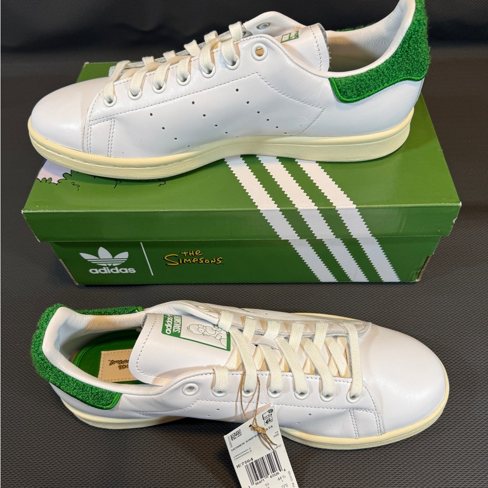 NWT Adidas Sam Smith Homer Simpson White and Green Sneakers SIZE 10.5 US